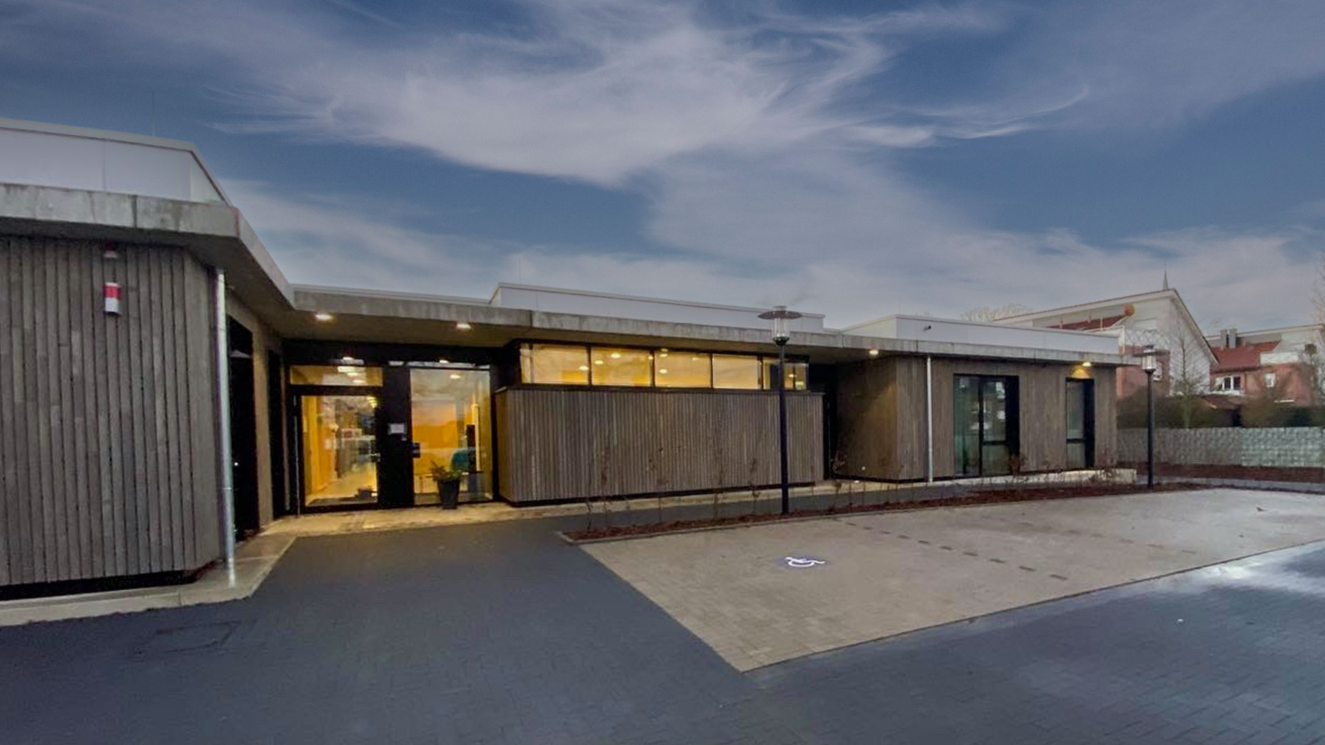 Neubau der Krippe St. Anna in Wallenhorst mit Aluminiumfassade und Türen von Klövekorn Metall