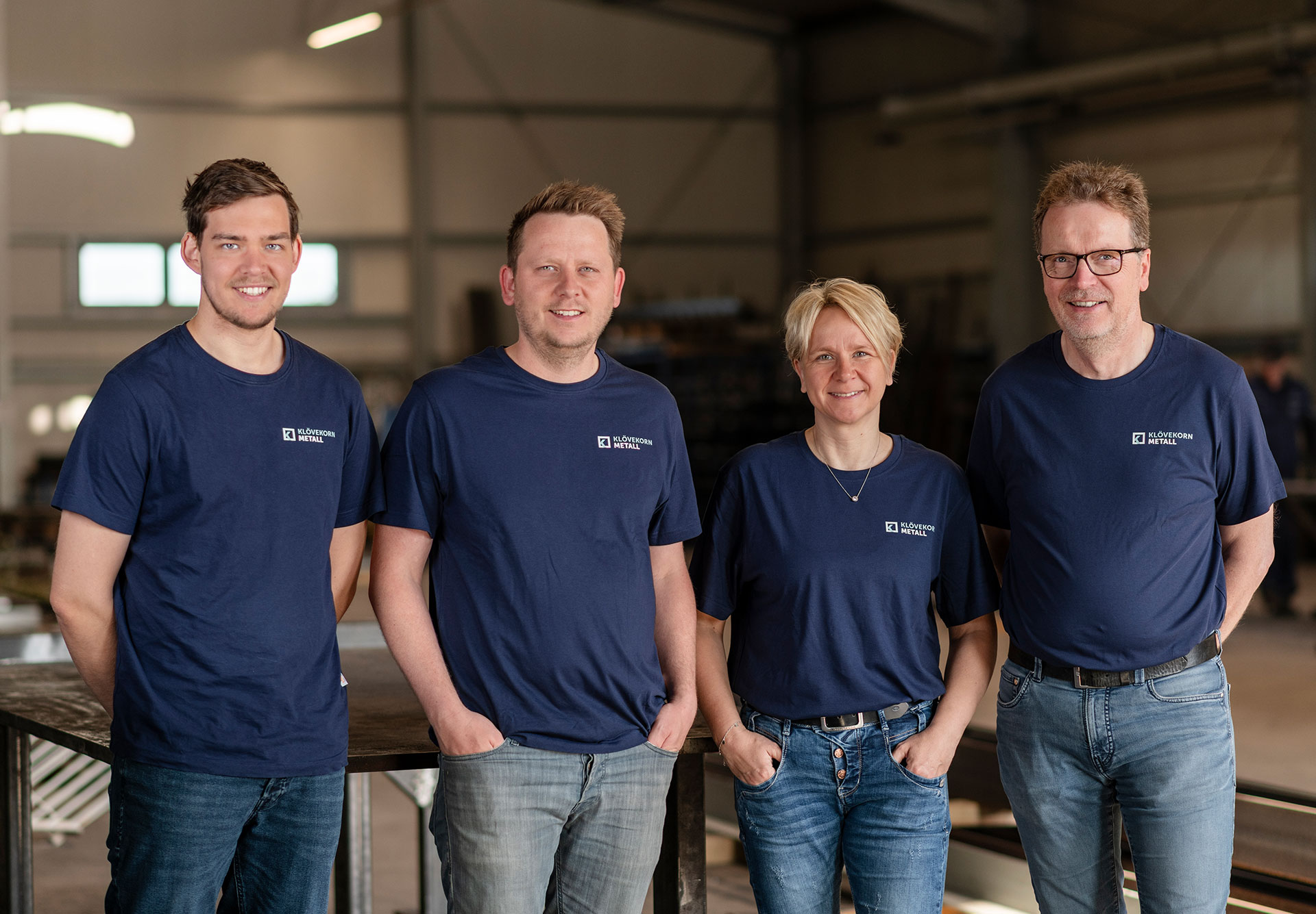 Team von Klövekorn Metall in der Werkhalle in Nortrup