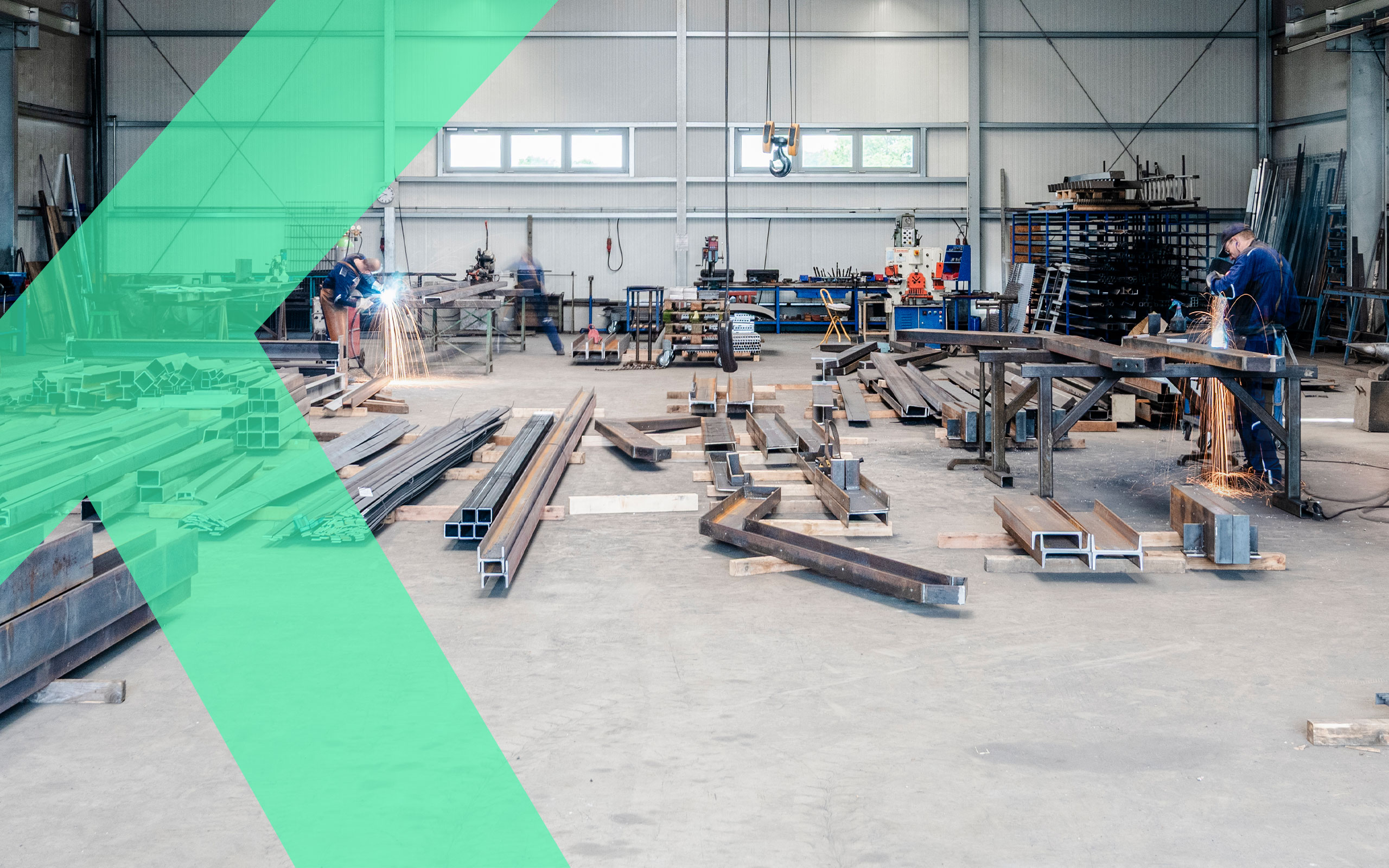 Metallbau Werkstatt mit Stahlträgern und Schweißarbeiten bei Klövekorn Metall in Nortrup