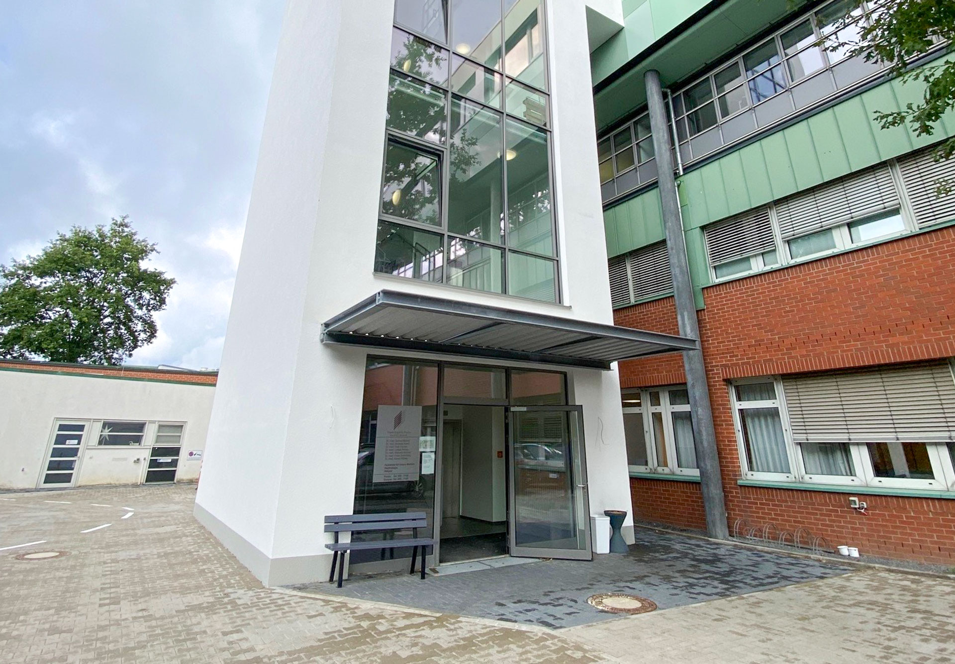 Klinikum Osnabrück, Aufstockung Dialyse mit Aluminium-Glas-Fassade