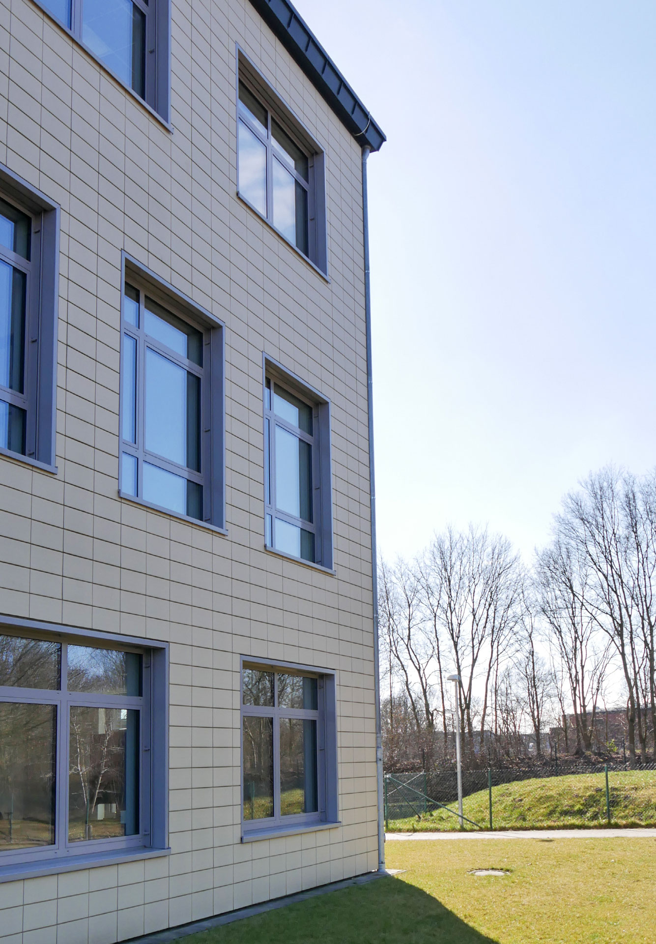 Aluminium-Fensteranlagen am Neubau der PWTH in Diepholz