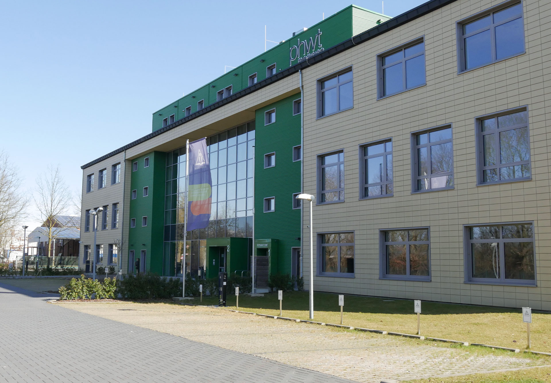 Neubau PWTH Vechta in Diepholz mit Aluminium-Fenster- und Fassadenelementen